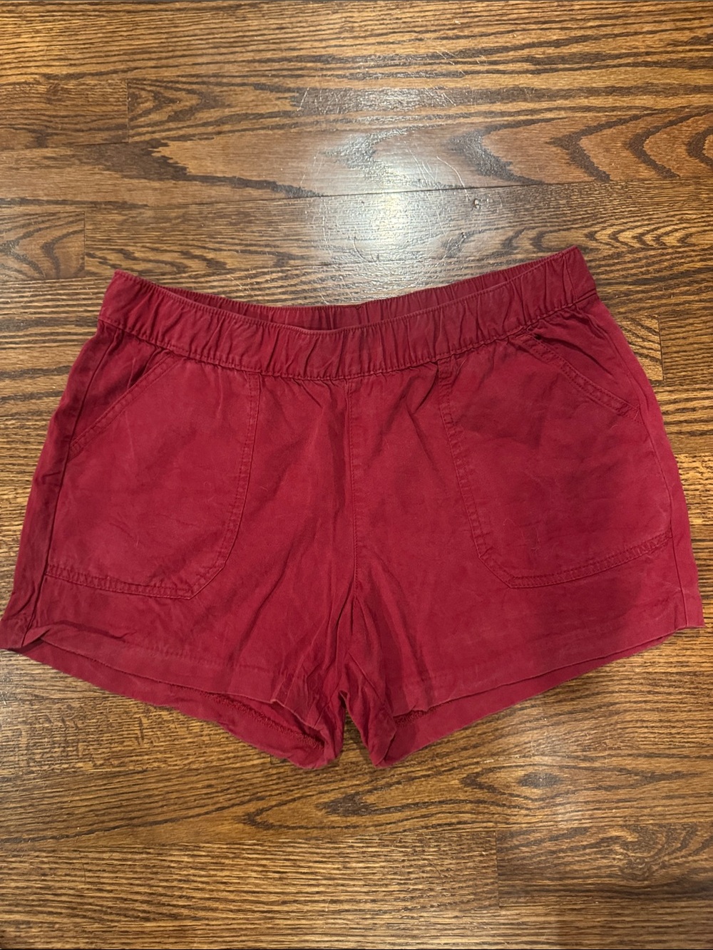Old Navy Pull On Tencel/Viscose Shorts in a Burgundy Red Size Medium